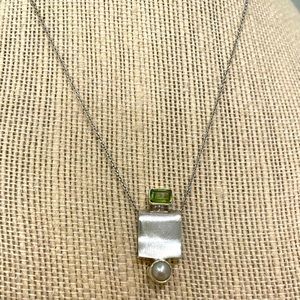 Sterling silver pendant with gemstone and pearl